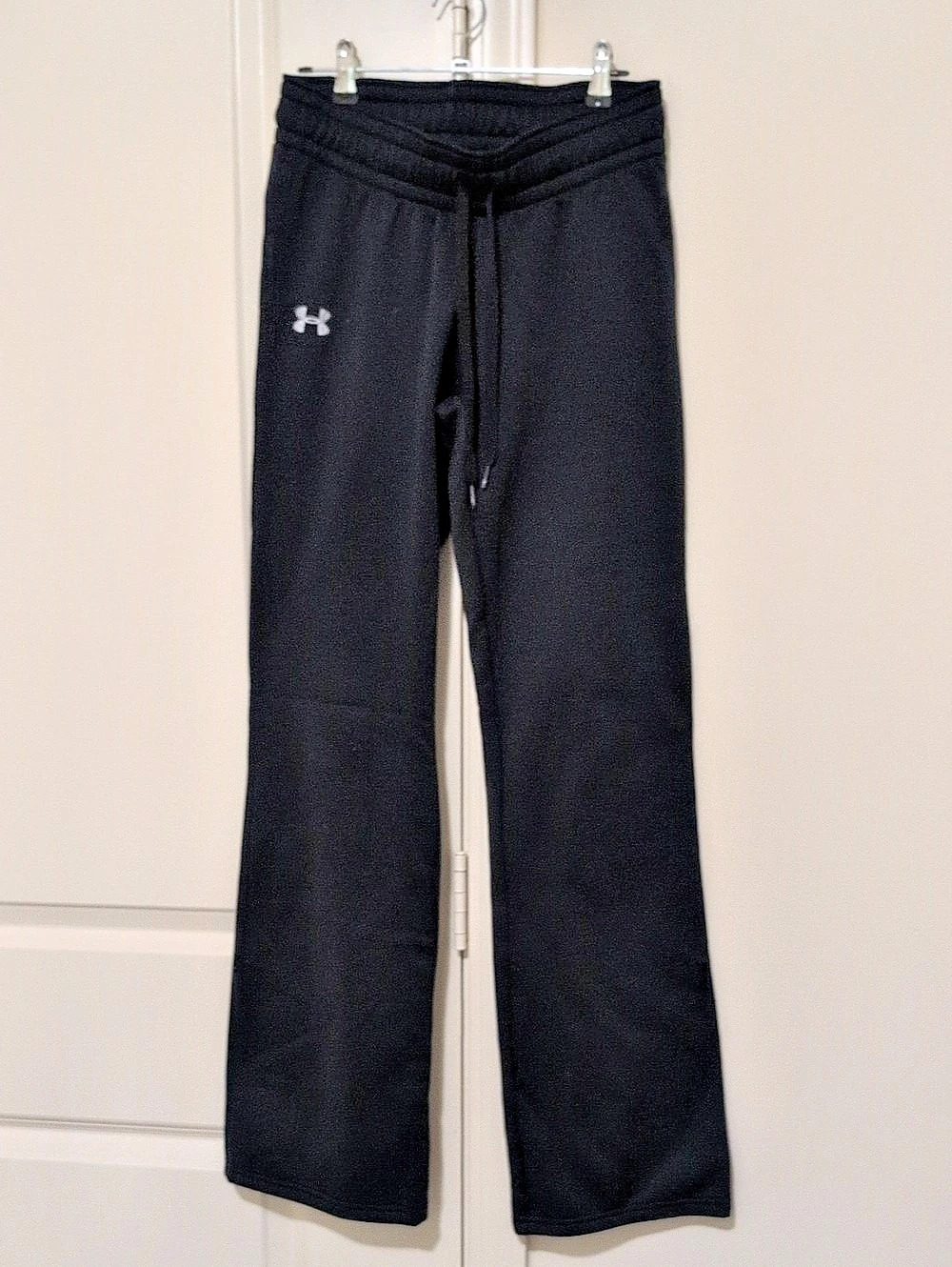 Under Armour Women's Track Pants in Black Size XS Like New